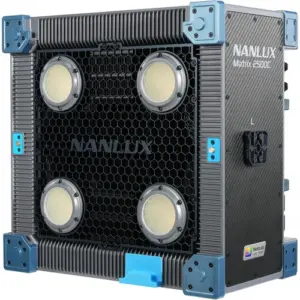 MATRIX 2500C LED FULLCOLOR MULTISOURCE SPOT LIGHT WITH FLIGHT CASE